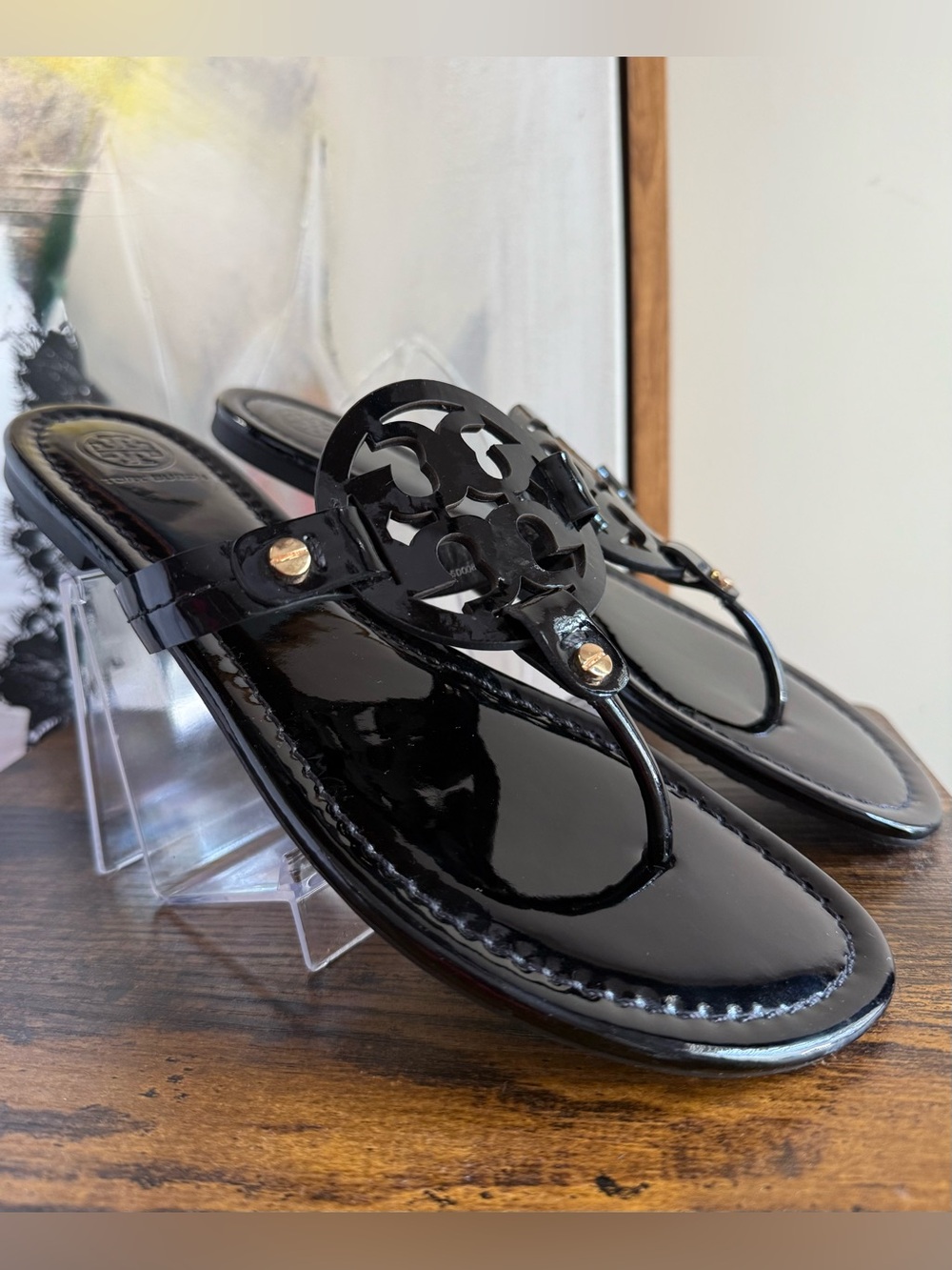 Tory Burch Black Patent Miller Logo Thong Sandals - Picture 4 of 5
